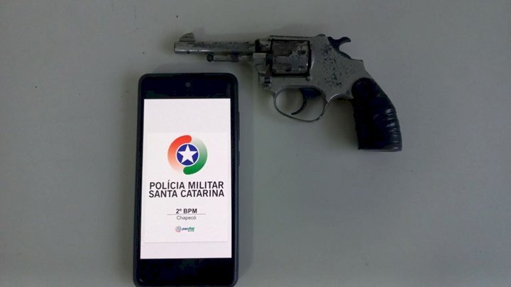Homem é preso por porte ilegal de arma de fogo em Chapecó