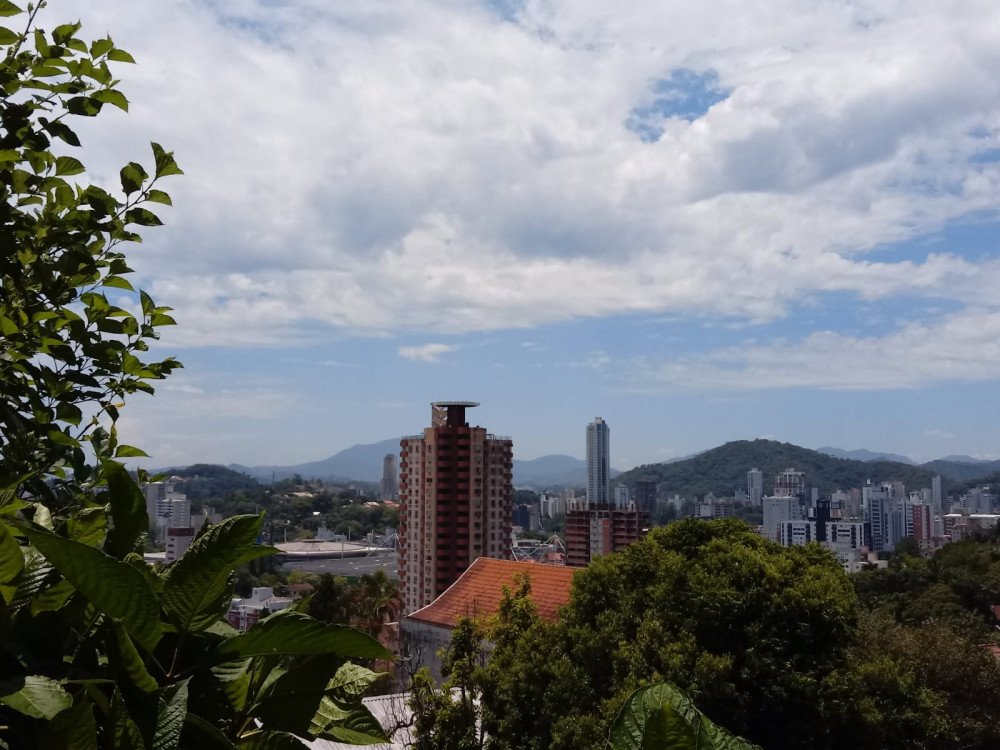 Blumenau terá sol entre nuvens e chance de chuva isolada nesta quarta-feira