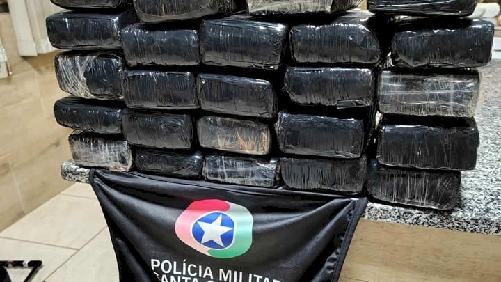 Dois homens são presos com drogas em ônibus interestadual no Oeste de SC