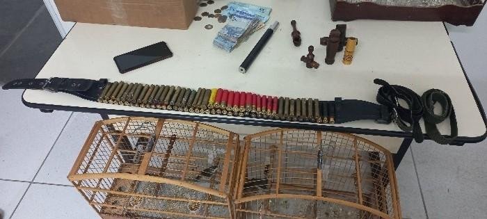 Homem é preso com armas, munições e produtos de origem duvidosa em Blumenau