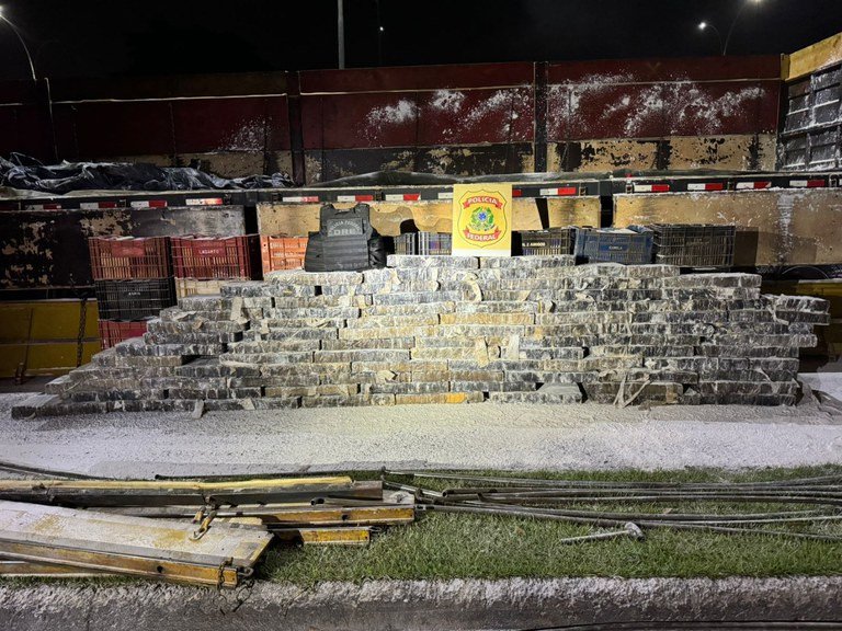 PF prende motorista transportando mais de 1,7 tonelada de maconha que tinha Balneário Camboriú como destino final