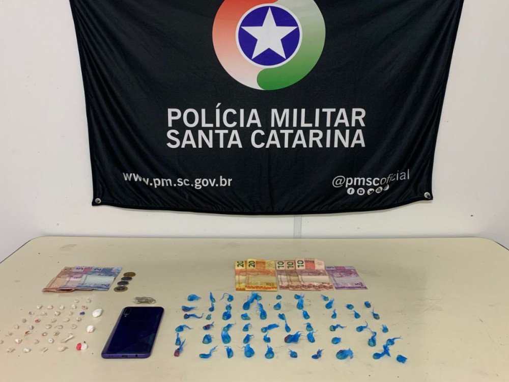 Adolescentes são apreendidos com drogas no bairro Ponta Aguda