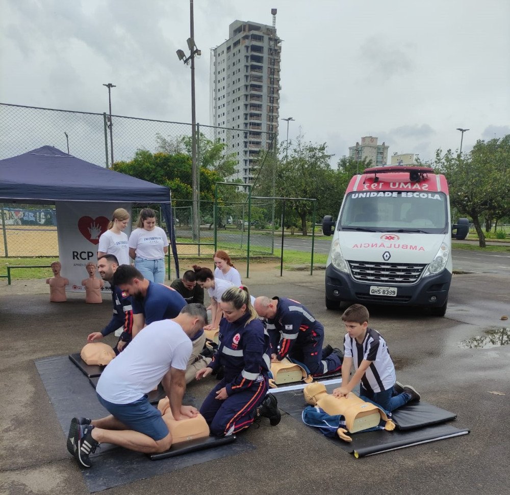 Secretaria de Saúde promove ação para ensinar Reanimação Cardiopulmonar em Blumenau
