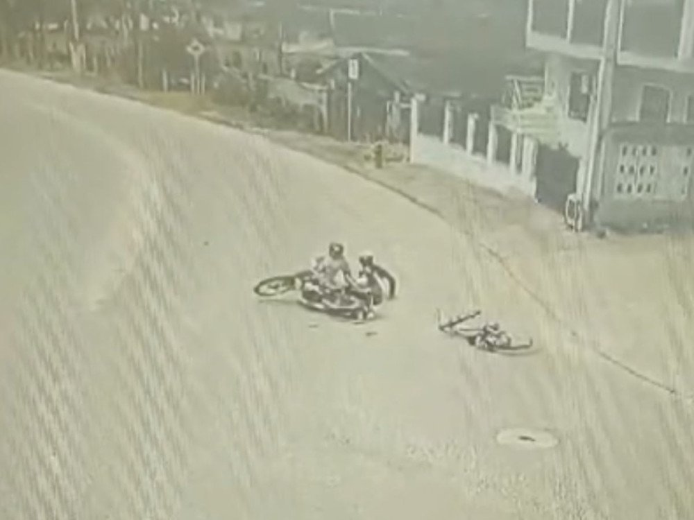 Vídeo: Ciclista morre após perder o equilíbrio e ser atingido por moto em Indaial