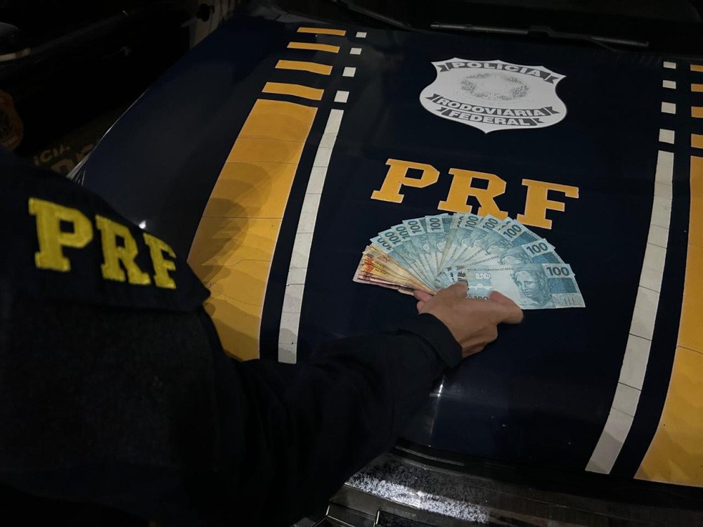 PRF apreende R$ 1.600 em notas falsas em Itapema