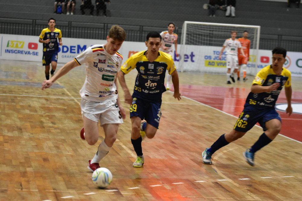 Blumenau Futsal pode fazer hoje seu último jogo do ano em casa