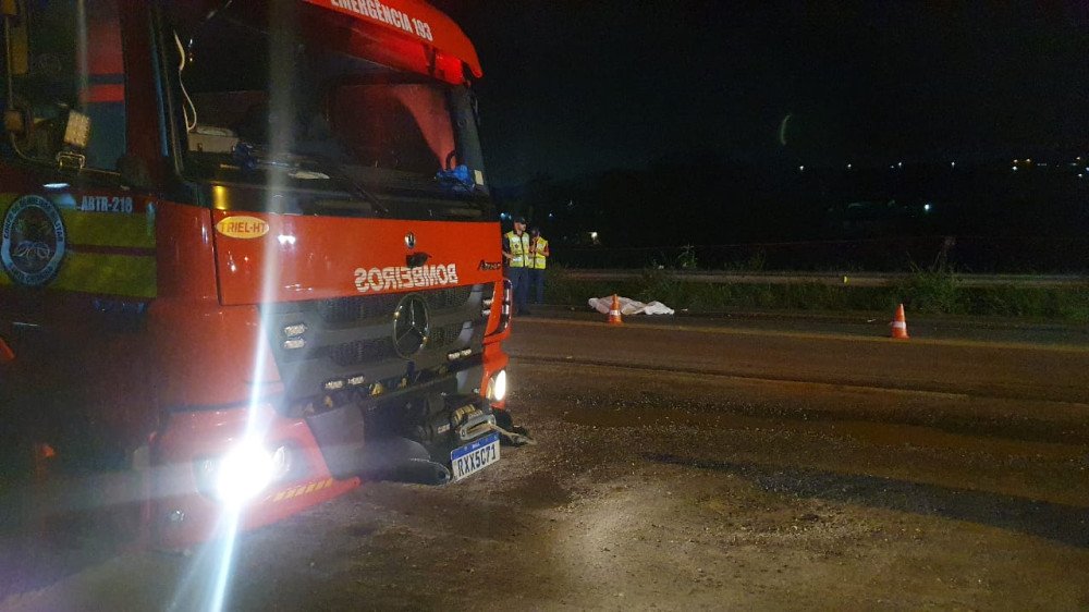 Pedestre morre após ser atropelada por caminhão em Blumenau