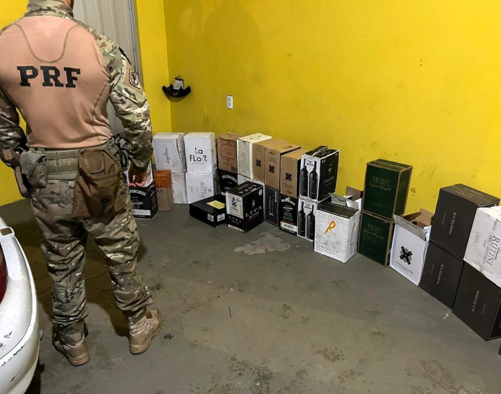 Vinhos argentinos importados ilegalmente são apreendidos na BR-101 em Joinville