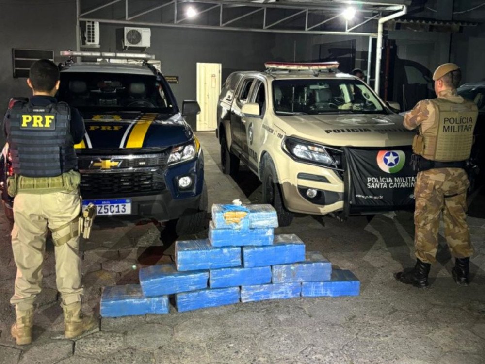 Ação conjunta da PRF e PM apreende mais de 120 kg de drogas em Tubarão