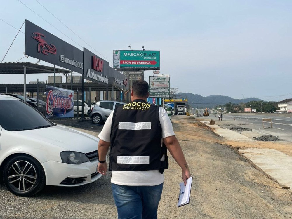 Procon fiscaliza aumento do preço dos combustíveis em Indaial