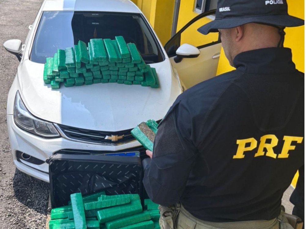 PRF encontra 129 kg de maconha em malas de viagem na BR-101 em Joinville