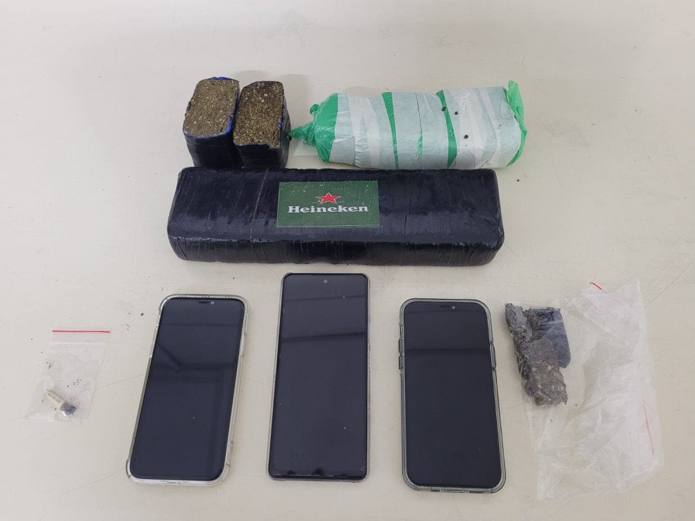 Três pessoas são presas por tráfico de drogas em Blumenau