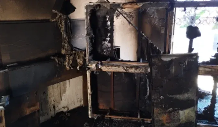 Família de Blumenau precisa de ajuda após incêndio que destruiu a casa no bairro Ponta Aguda