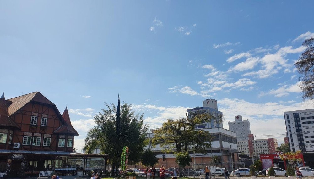 Terça-feira em Blumenau terá sol entre nuvens; confira a previsão