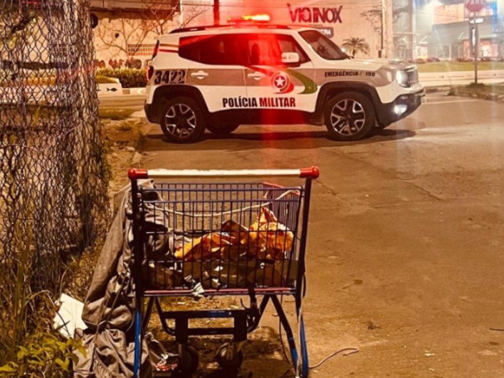 Blumenauense é encontrado morto em carrinho de supermercado em Itajaí