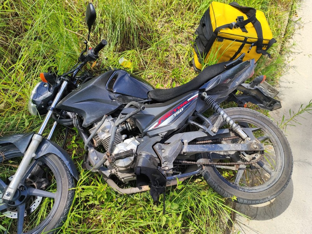 Motociclista de 21 anos fica ferido após acidente em Gaspar