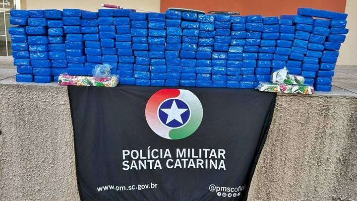 Polícia Militar apreende quase 100 kg de maconha em Lages