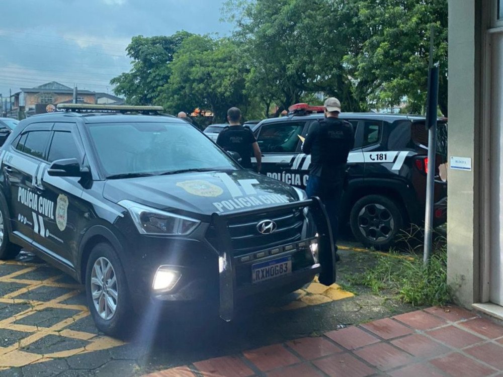 Três pessoas são presas em operação da Polícia Civil que investiga homicídio ocorrido em Biguaçu