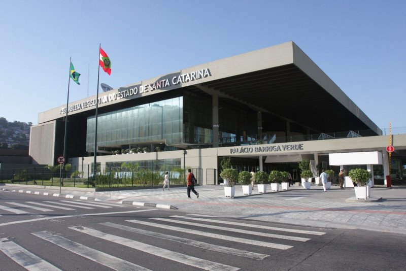 Deputados estaduais aprovam novo modelo de transferência de recursos para os municípios; entenda