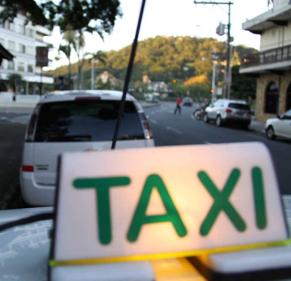 Táxis vão poder continuar usando corredores exclusivos para ônibus em Blumenau