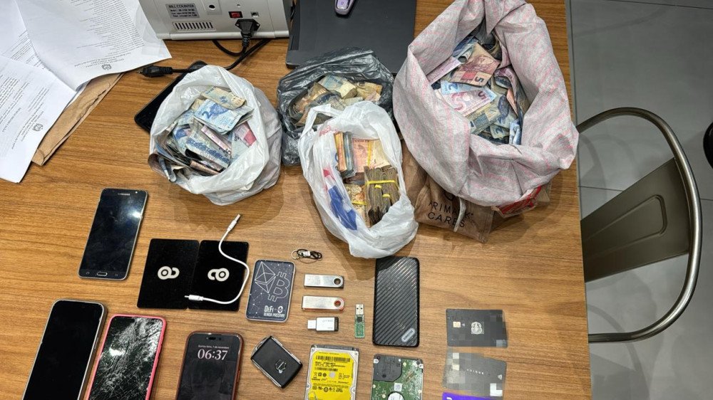 Operação coordenada pela Polícia Civil de SC cumpre 183 ordens judiciais e bloqueia mais de R$ 10 milhões