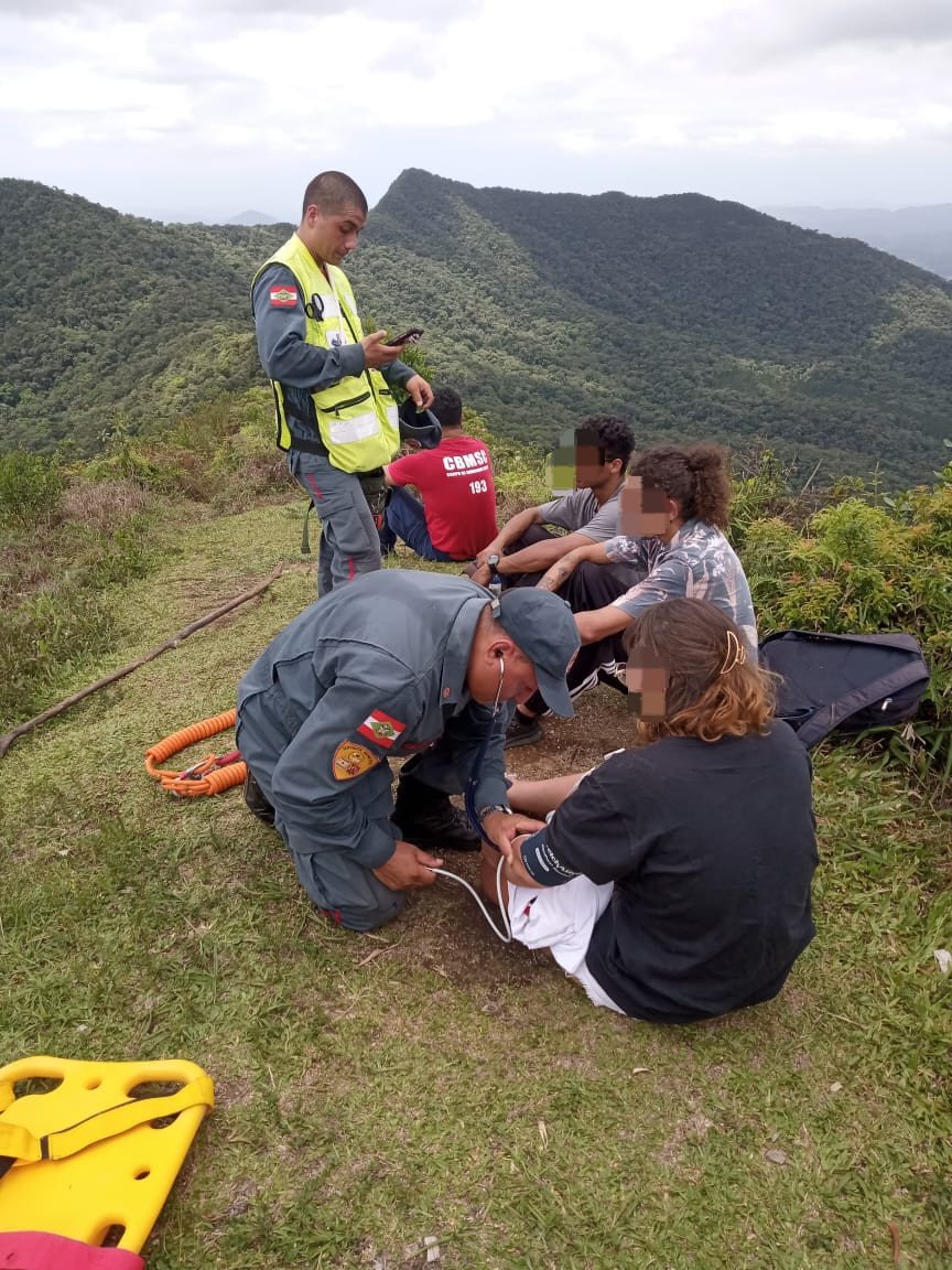 Jovem passa mal em trilha e precisa ser resgatada pelos bombeiros em Gaspar