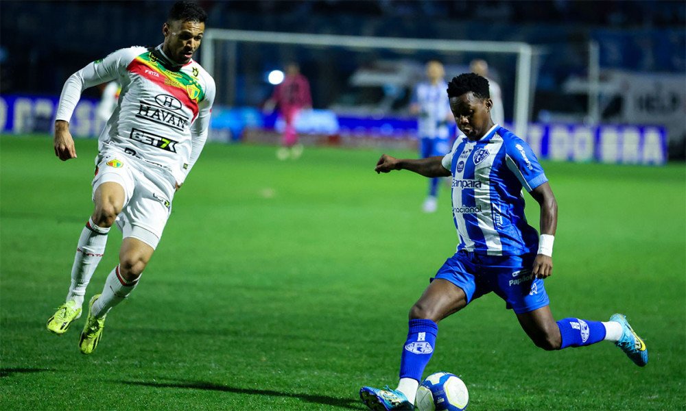 Brusque entra em campo nesta segunda para jogo que pode definir o destino do time na Série B