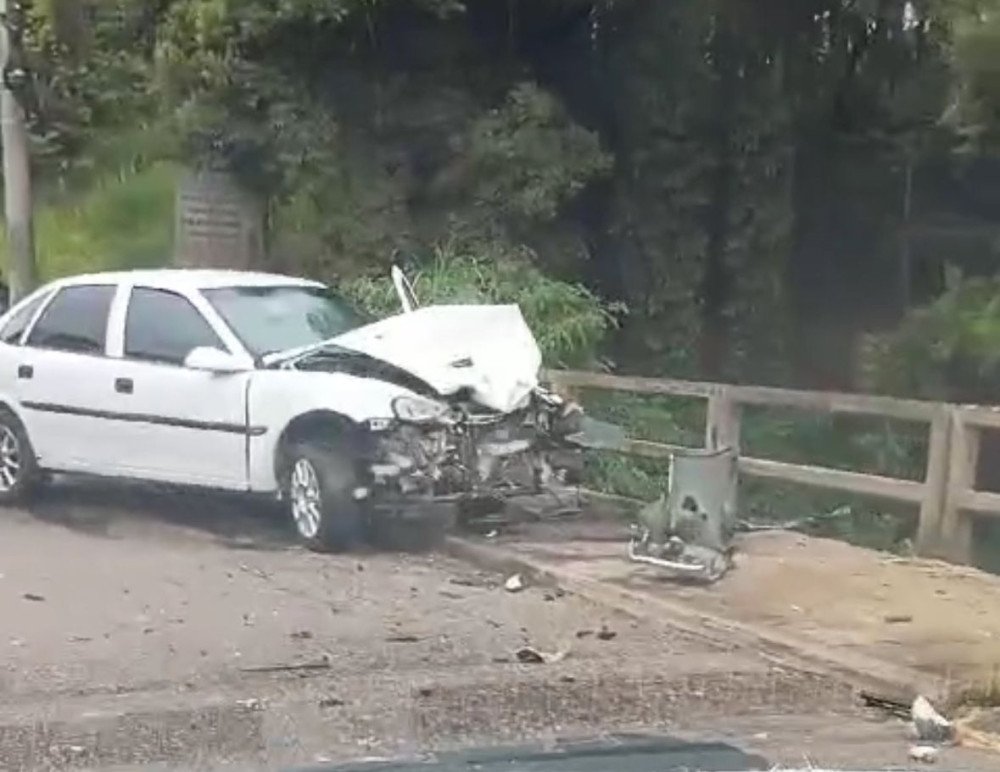 Vídeo: dois veículos se envolvem em acidente de trânsito na rua Bahia