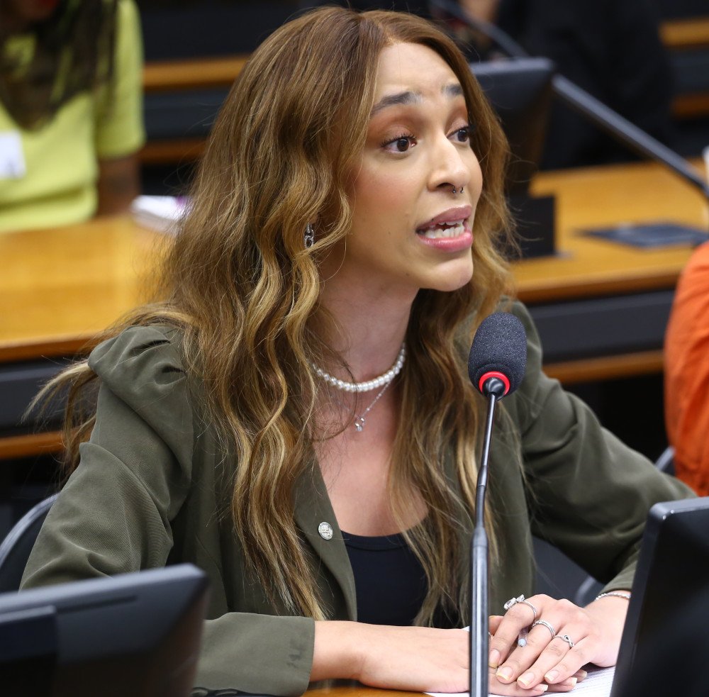 PEC que acaba com escala de trabalho 6x1 já tem assinaturas suficientes para tramitar no Congresso Nacional