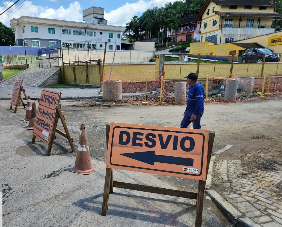 Trecho da rua Tereza Fischer ficará interditado ao trânsito a partir da próxima semana