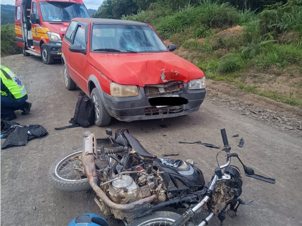 Duas pessoas ficam feridas após acidente de trânsito em Pouso Redondo