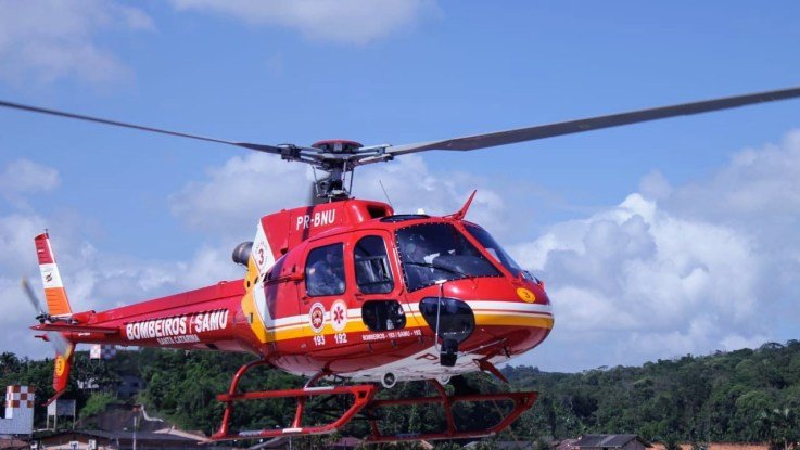 Mulher fica ferida após cair de bicicleta em Rio dos Cedros e é levada ao hospital
