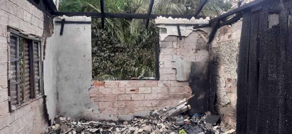 Após incêndio destruir casa, família de Blumenau pede ajuda