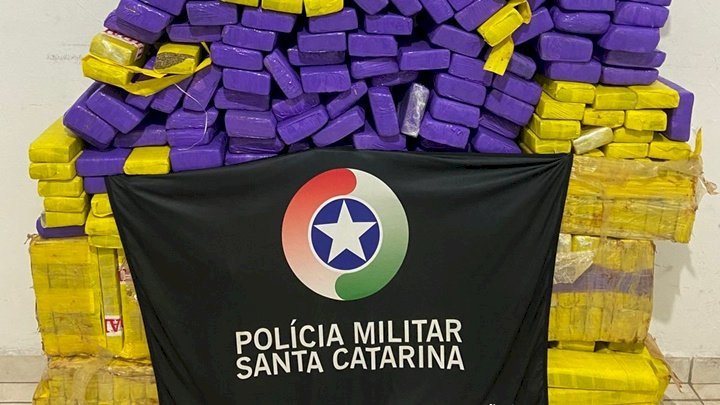 Polícia Militar apreende mais de 300 kg de maconha após abordagem em Palhoça