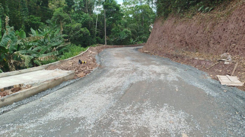Morro do Aipim ficará interditado para etapa de pavimentação; saiba quando