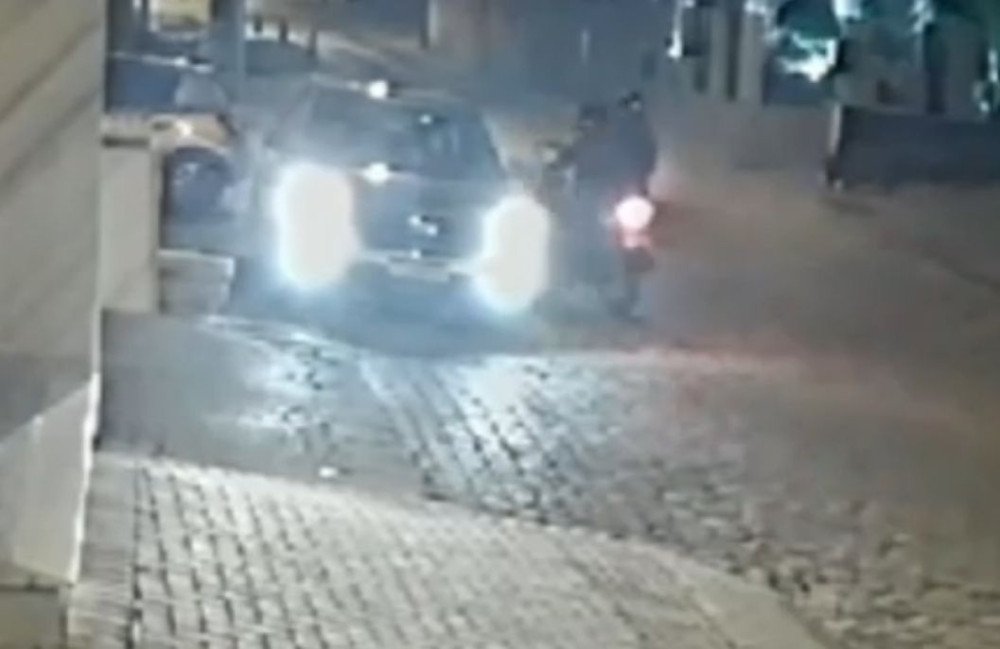 Vídeo divulgado pela PM mostra momento da tentativa de roubo no bairro Escola Agrícola; confira