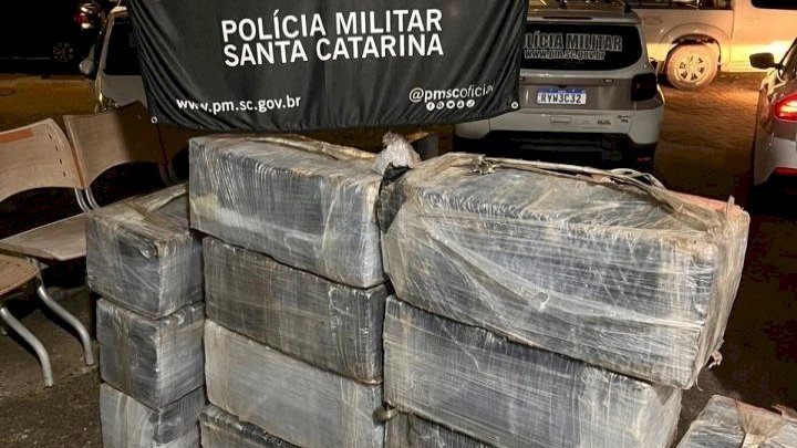 Mais de 400 kg de cocaína são apreendidos após perseguição em Joinville