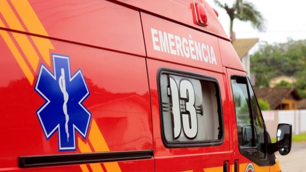 Idosa fica ferida após tropeçar em calçada no bairro Salto do Norte