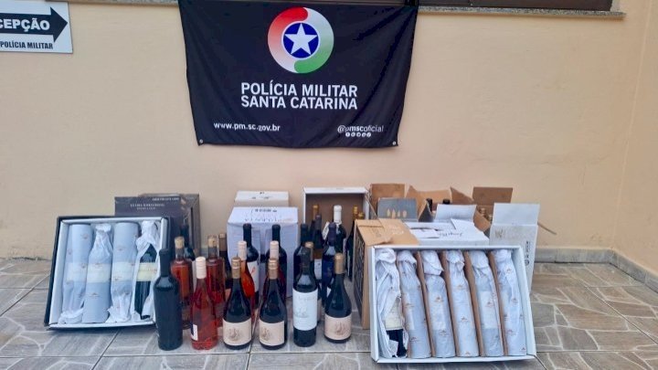 Carga ilegal de vinho é apreendida em carro em Porto União