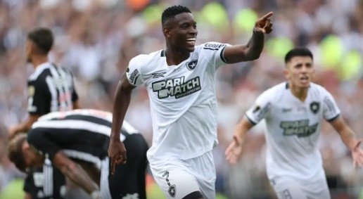 Botafogo supera expulsão relâmpago e conquista Libertadores inédita