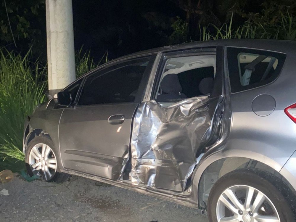 Motociclista sofre ferimentos graves após acidente com carro na BR-470, em Indaial