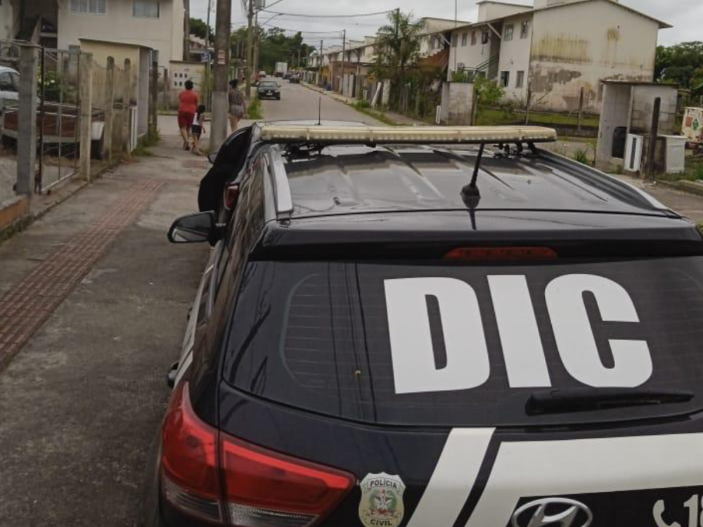 Filho é acusado de matar mãe e padrasto em Itajaí por herança