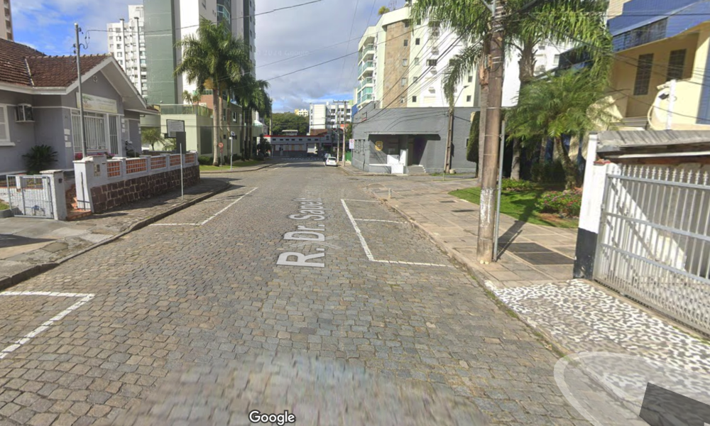 Trânsito na rua Dr. Sapelt, em Blumenau, ficará em meia pista e o estacionamento será desativado a partir desta quarta