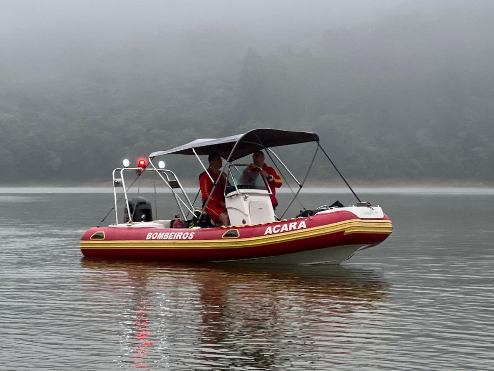 Vídeo: Buscas pelo homem desaparecido após acidente de jet ski em Rio dos Cedros entram no quarto dia