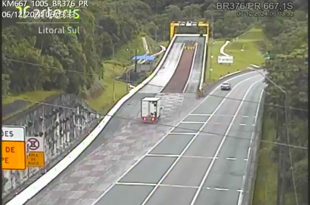 Vídeo: Motorista de carreta utiliza área de escape na BR-376 entre PR e SC e evita acidente