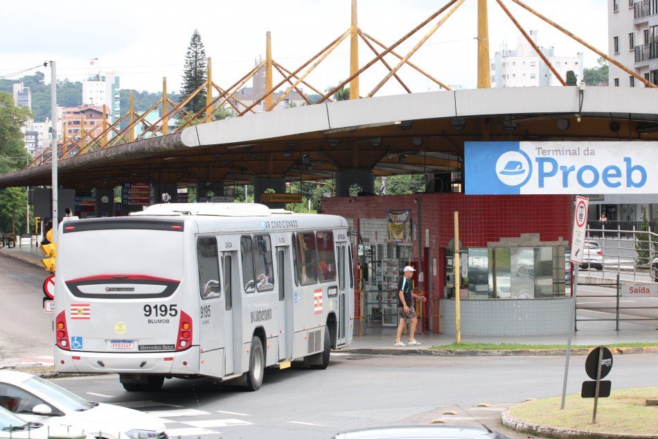 Horários de ônibus que atendem estudantes do Cedup serão suspensos durante o recesso escolar em Blumenau