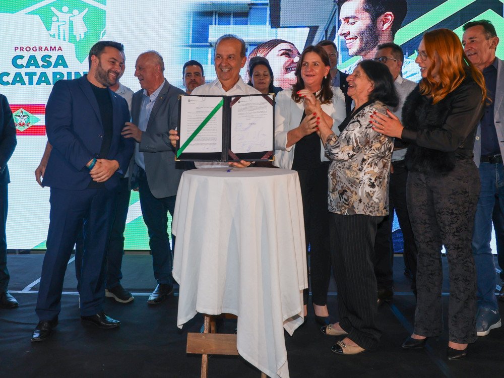 Com investimento de R$ 420 milhões, Governo do Estado lança programa habitacional