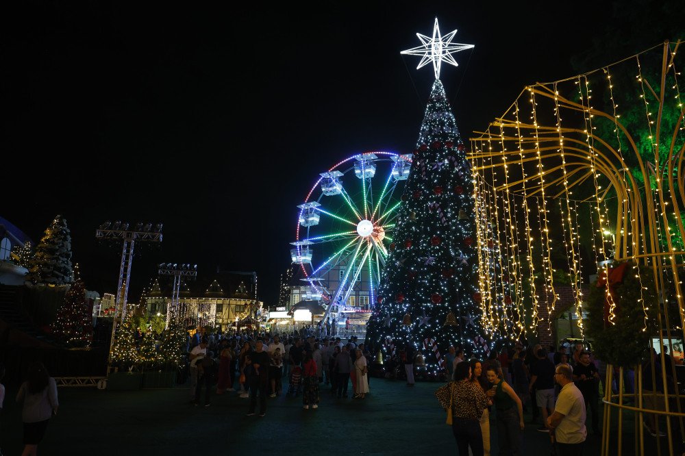 Luzes de Natal são acesas no Parque Vila Germânica e encantam moradores e visitantes; veja fotos