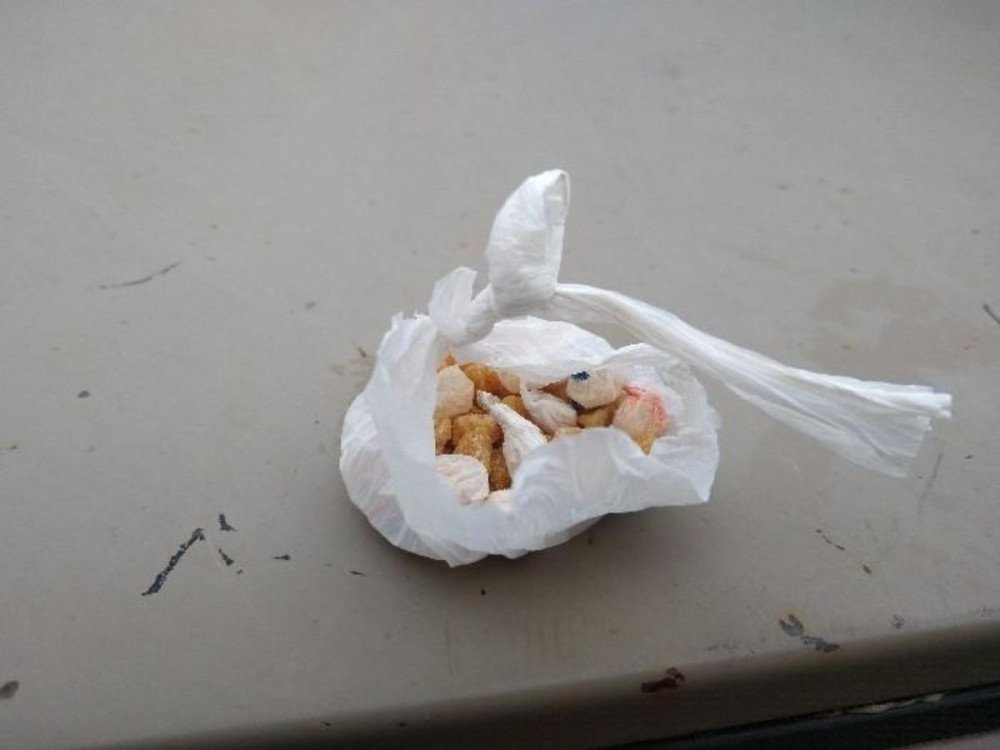 Mulher é presa por tráfico de drogas no bairro Badenfurt