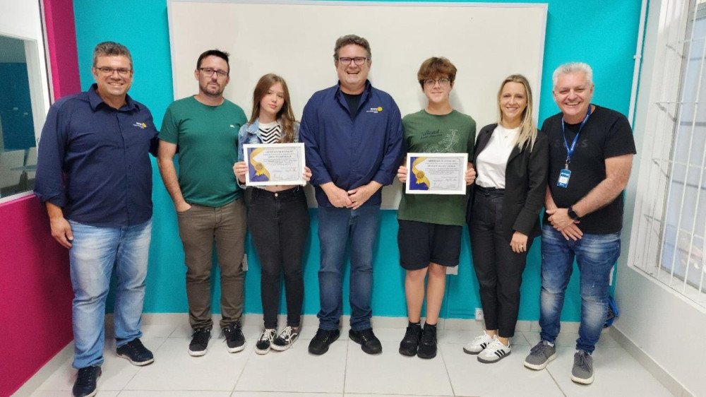 Projeto promovido pelo Rotary Club Blumenau Garcia oferece bolsas de estudo integrais para alunos da rede pública